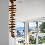 Semesterbostad Beautifully Situated Summer House With Sea View *