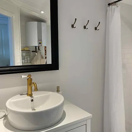 Beautifully Situated Summer House With Sea View 別荘