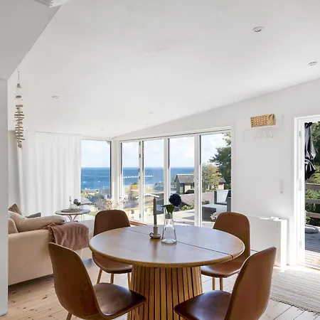 Semesterbostad Beautifully Situated Summer House With Sea View *