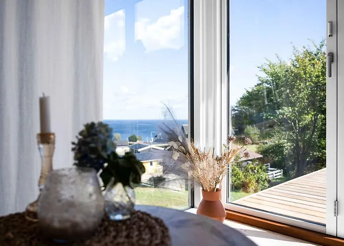 Beautifully Situated Summer House With Sea View Casa de Férias *
