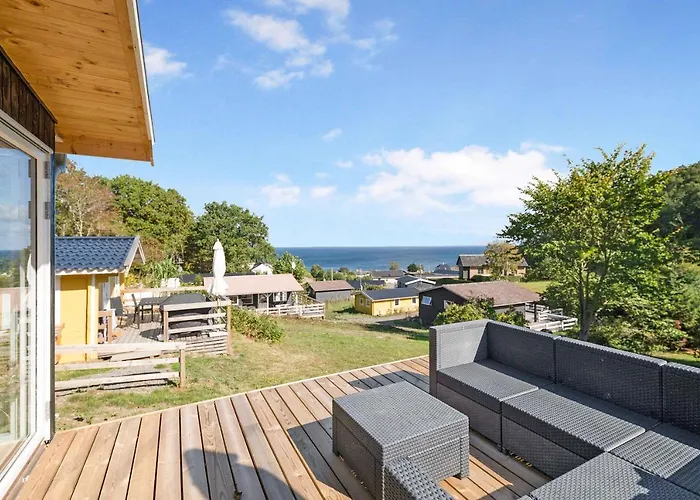 Beautifully Situated Summer House With Sea View Casa de Férias