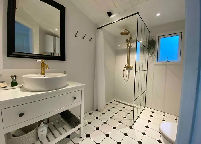 Beautifully Situated Summer House With Sea View *